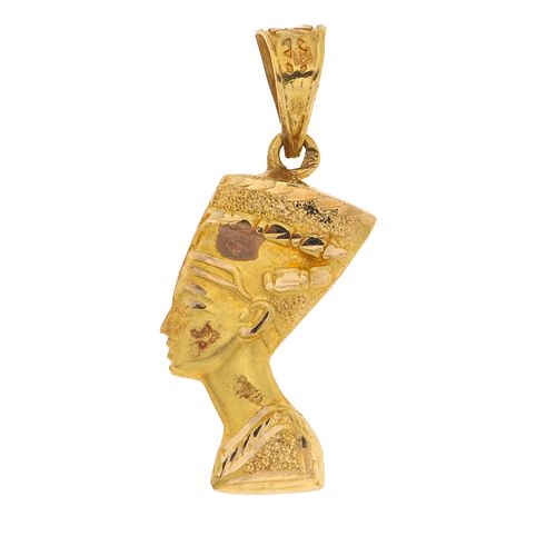 Pendiente en oro amarillo de 18k. Diseño busto de Nefertiti. Peso: 1.7 g.