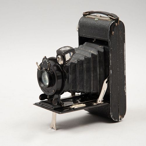 Cámara fotográfica de fuelle Pocket Kodak. E.U.A., inicios siglo XX. Fabricada por Eastman Kodak Co. Rochester NY.