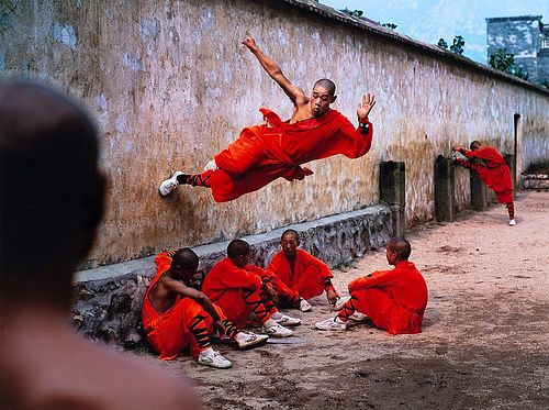 Steve McCurry (1950)  - Shaolin Monks Running on Wall, 2004