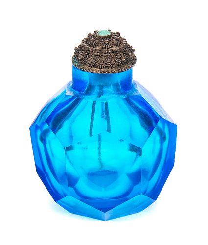 Chinese blue cut snuff bottle with stopper