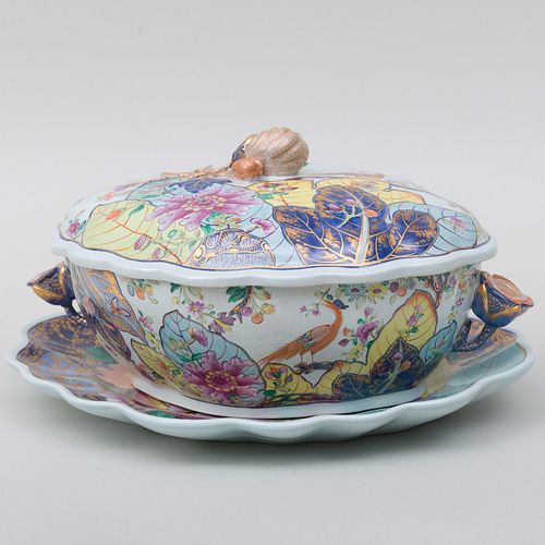 Mottahedeh Porcelain Tureen, Cover and Underplate in the 'Tobacco Leaf' Pattern