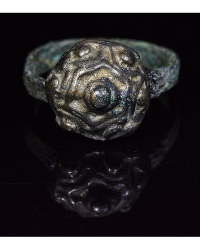 MEDIEVAL BRONZE DECORATED RING