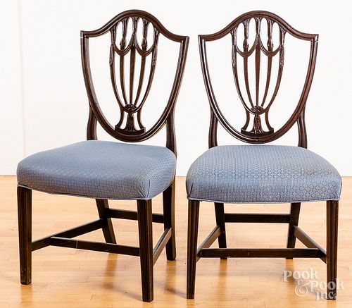 Pair of English Hepplewhite mahogany dining chair