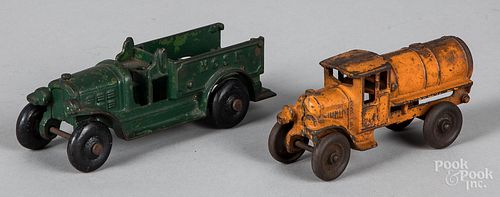 Two Kenton cast iron vehicles