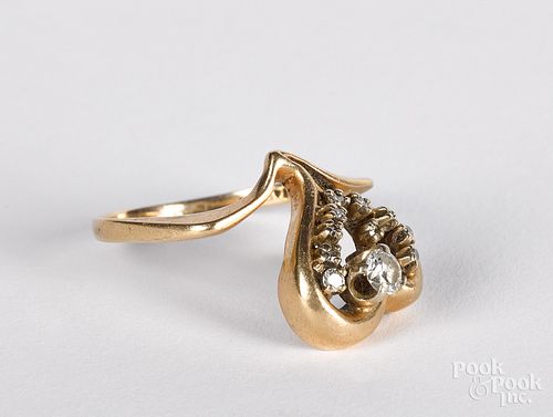 14K gold and diamond heart ring