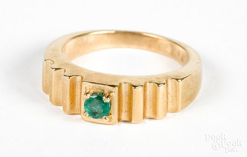 14K gold and emerald ring