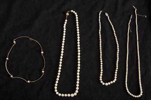 4 Pearl necklaces