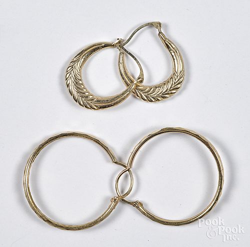 Two pairs of 14K yellow gold earrings, 1.5 dwt.