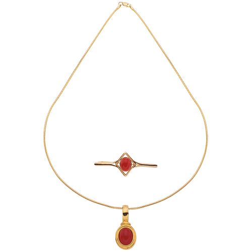 CHOKER, PENDANT AND BROOCH WITH CORALS. 18K, 14K AND 10K YELLOW GOLD