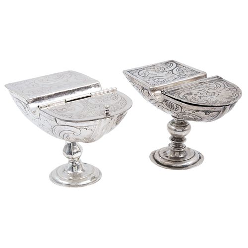 PAIR OF INCENSE BOATS (NAVETAS)* MEXICO, 19th Century. Embossed and chiseled silver. One of them was exhibited in McAllen, Texas