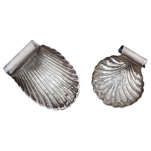 PAIR OF BAPTISMAL SHELLS. MEXICO, 19th Century. Silver. One with image of Lamb of God.