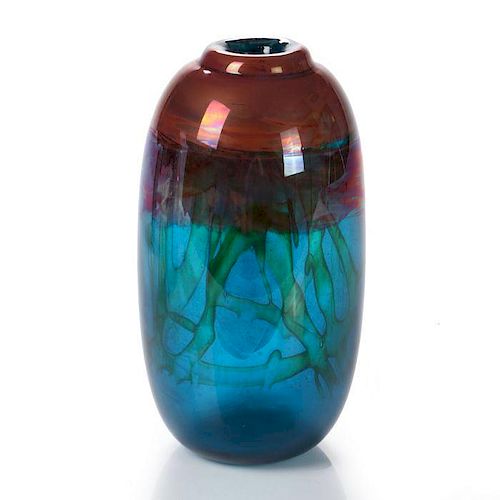 William Carlson (Cleveland, b. 1950) Vase, Colored glass.