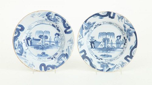 PAIR OF DUTCH BLUE AND WHITE DELFT PLATES