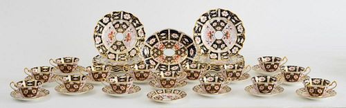 GROUP OF ROYAL CROWN DERBY BONE CHINA TEA ARTICLES, IN THE IMARI PATTERN