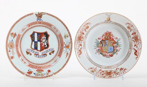 CHINESE EXPORT FAMILLE VERTE ARMORIAL PORCELAIN SOUP PLATE AND A DINNER PLATE