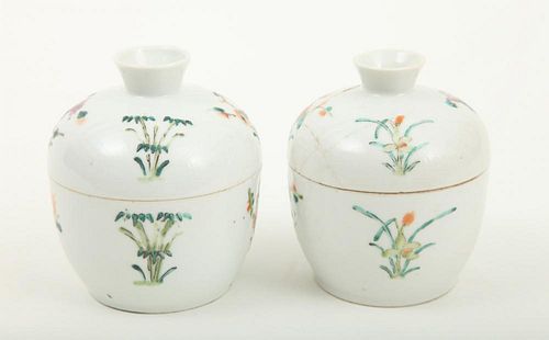 PAIR OF CHINESE FAMILLE ROSE ENAMELED BOWLS AND COVERS