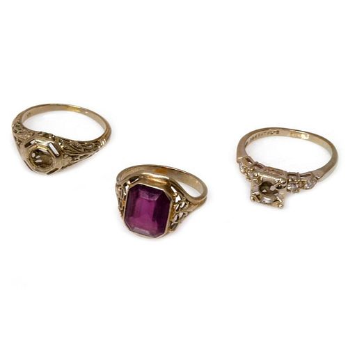 Three vintage gold rings