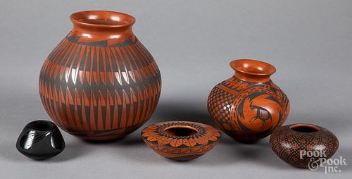 Contemporary southwestern Indian pottery vessels