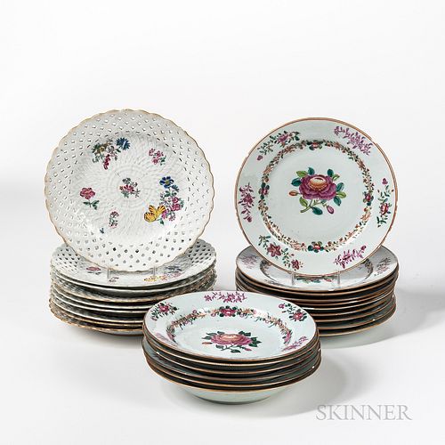 Twenty-five Chinese Export Porcelain Plates