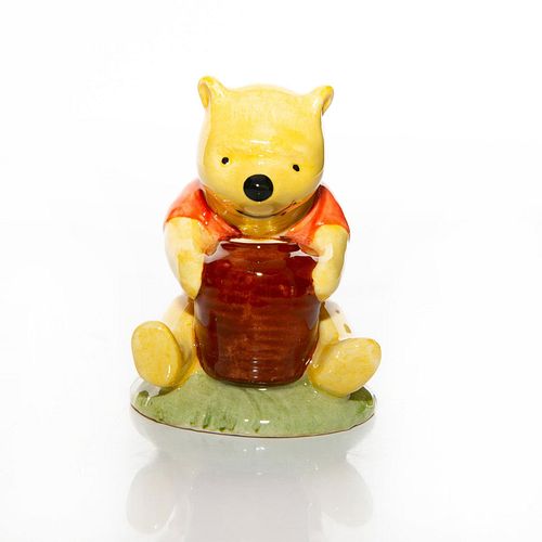 ROYAL DOULTON FIGURINE, WINNIE THE POOH AND THE HONEYPOT