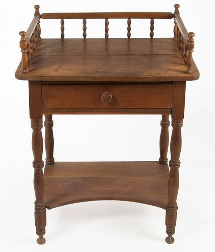 AMERICAN, PROBABLY MID-ATLANTIC, COUNTRY WALNUT DRESSING TABLE