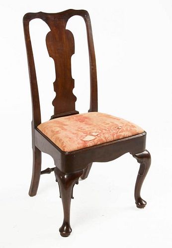 AMERICAN QUEEN ANNE TRANSITIONAL CARVED WALNUT SIDE CHAIR