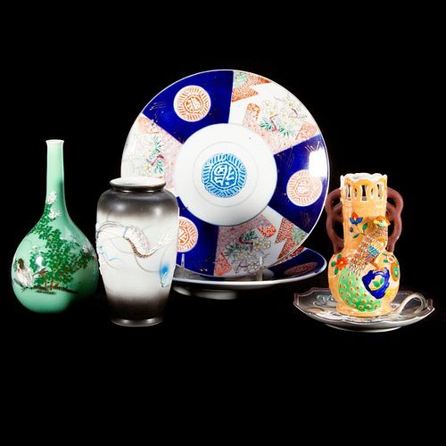 Six pieces of Japanese porcelain.