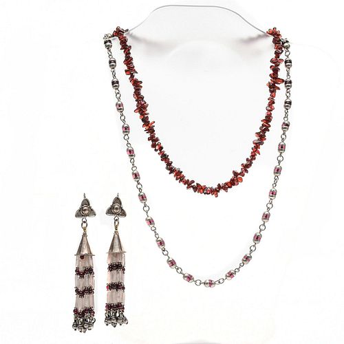 GARNET NECKLACE AND FLOWING EARRINGS.