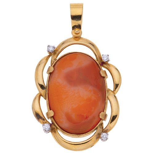 PENDANT WITH OPAL AND DIAMONDS IN 14K GOLD with opal and four diamonds. Weight: 11.1 g
