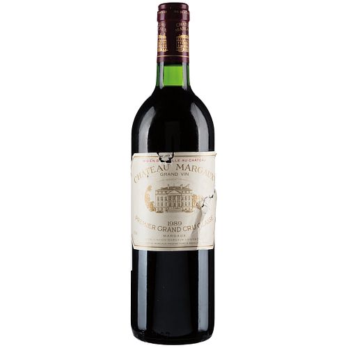 Château Margaux. Cosecha 1989. Grand Vin.  Premier Grand Cru Classé. Margaux. Nivel: en el cuello. Etiqueta con deterioro.