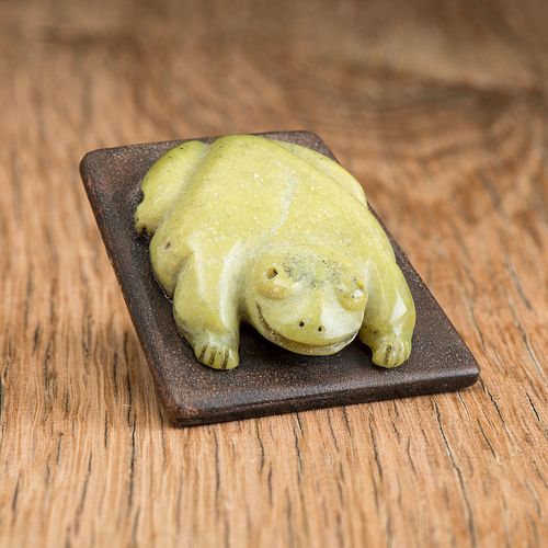Leekya Deyuse (Zuni, 1889-1966) Attributed, Carved Serpentine Frog Fetish