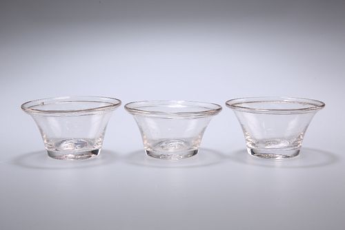 A SET OF THREE SMALL GLASS PATTY PANS, c. 1780-90, circular, with folded ri