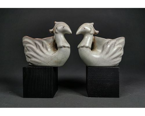 PAIR OF CHINESE PORCELAIN SWANS ON STANDS