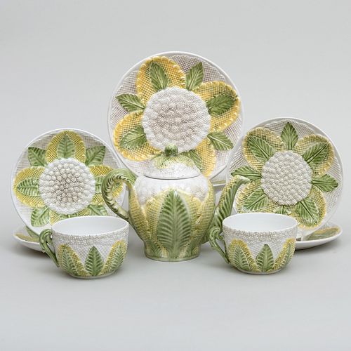 Este Porcelain Cauliflower Form Part Tea and Dessert Service