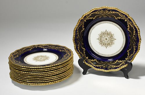 Set of 12 porcelain dinner plates