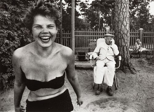WILLIAM KLEIN (* 1928) Bikini, Moscow 1959