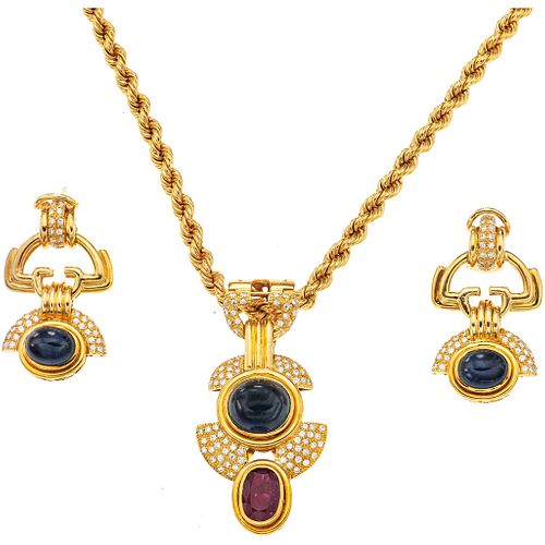 CHOKER, PENDANT AND EARRINGS SET WITH SAPPHIRES, RUBÍ AND DIAMONDS. 18K YELLOW GOLD