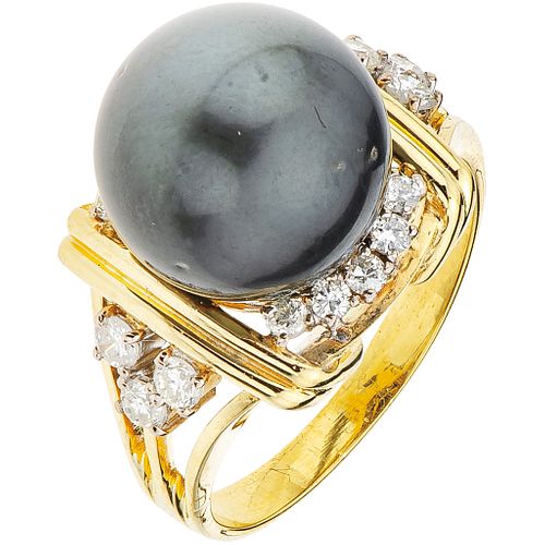 CULTURED PEARL AND DIAMONDS RING. 18K YELLOW GOLD