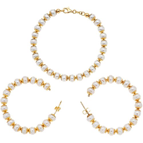 WRISTBAND AND EARRINGS SET WITH CULTURED PEARLS. 14K YELLOW GOLD