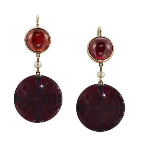 A PAIR OF GARNET AND SEED PEARL PENDENT EARRINGS
 