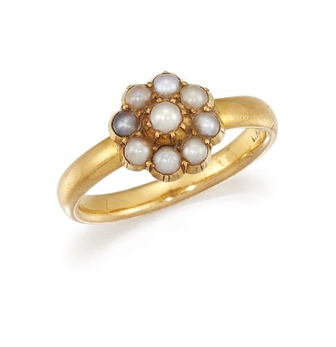 A HALF-PEARL CLUSTER RING 
 The floraform cluster 