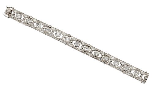 A DIAMOND BRACELET
 The articulated strap, of scal