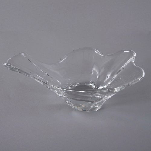 Dulcero, Francia, siglo XX Diseño orgánico. Elaborado en cristal transparente DAUM. Depósito con bordes irregulares.