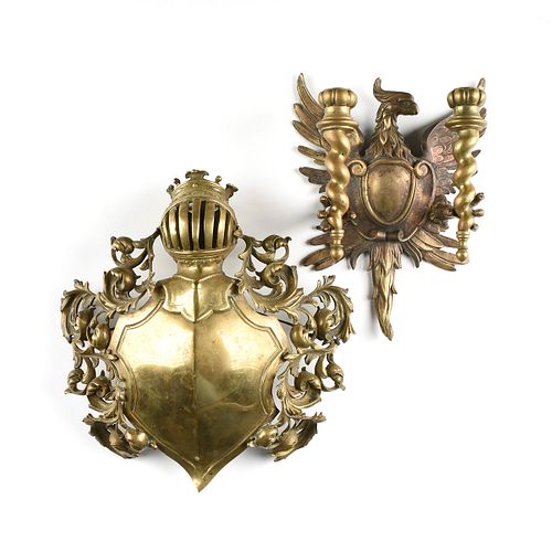 A GROUP OF TWO CONTINENTAL POLISHED BRASS AND BRONZE ARMORIAL WALL MOUNTS, LATE 19TH/EARLY 20TH CENTURY,