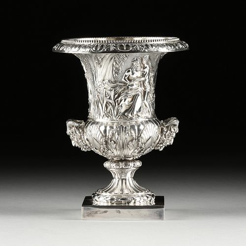 A NEOCLASSICAL STYLE STERLING SILVER REPOUSSE VASE, BY GALMER LTD., NEW YORK, MODERN, 