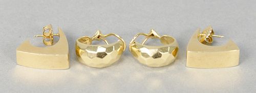 Two pairs of 14 karat gold earrings, 19.9 grams.