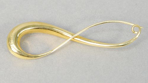 18 karat gold pin in the form of a figure eight, signed M. Good, 5.6 grams.