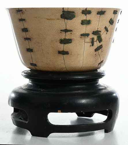 Chinese Longquan Celadon Crackle Glaze Bowl