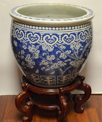 CHINESE BLUE AND WHITE PORCELAIN FISH BOWL PLANTER
