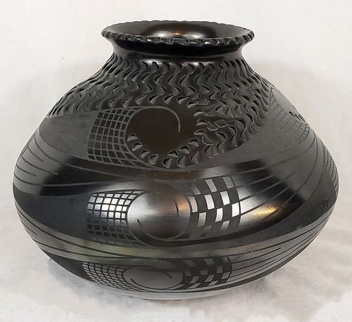 Casas Grandes Blackware Pottery Jar Signed Dora Qu